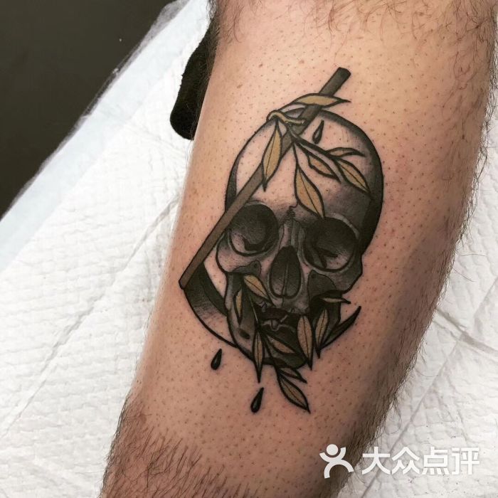 龙城刺青打脐环穿刺入珠图片 - 第1张