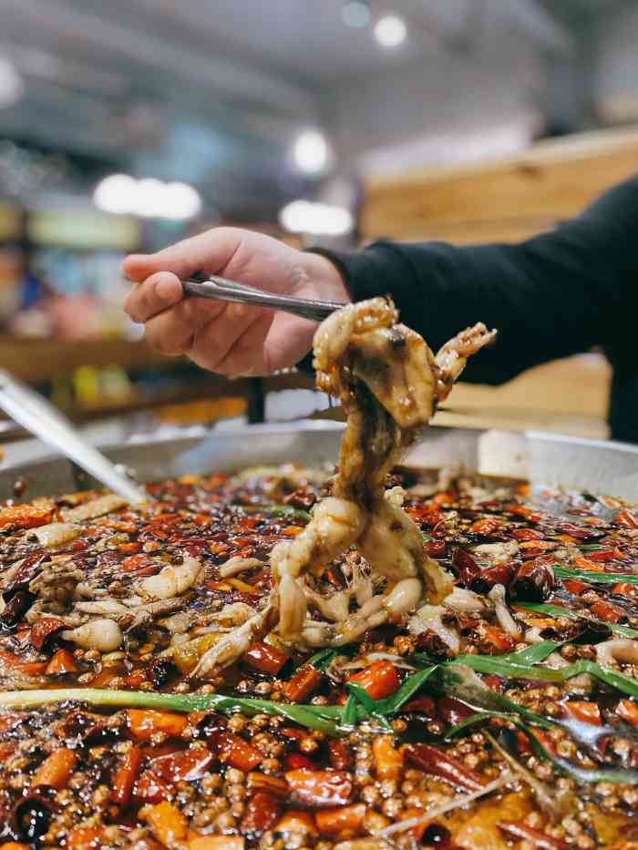 小渝香美蛙鱼头(星湖店)-"位置挺好找的!是在星湖路一巷,酒吧一条街.