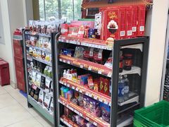 零售区-全家便利店(江湾镇站店)