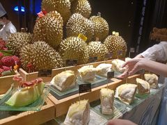 -雍容荟帝王蟹活龙虾展台自助(IFS黑金店)