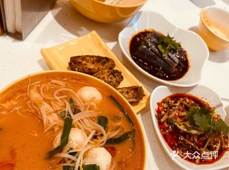 位置:海岸城负一层 中午和同事走路去海岸城吃谭仔米