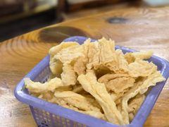 炸腐竹-麒麟羊庄酒店内庭院(新风街豪威麒麟店)