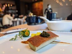 鱼子酱配脆皮烤乳猪-广州文华东方酒店·江-由辉师傅主理