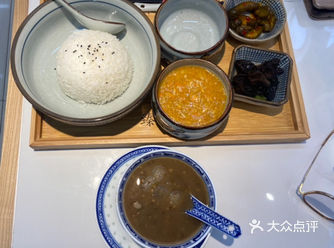 次食蟹王飯、麵。最後飲杯茶清清口，好滿足