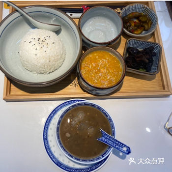 次食蟹王飯、麵。最後飲杯茶清清口,好滿足