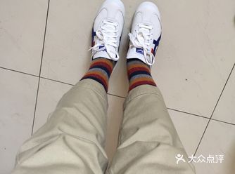 戴个口罩可以出门踏青了，需要一双舒服美观的小白鞋了