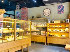 面包甜点陈列柜-啊噗吐呦现场烘焙(麦凯乐店)