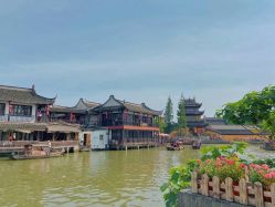 -巴黎时尚婚纱摄影(南汇店)