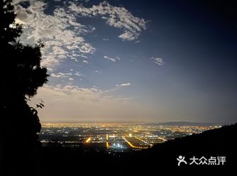 车可以直接开到的夜景地 应该是俯瞰整个昌平吧