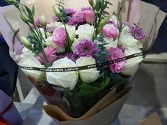 白玫瑰配洋桔梗花-先花店(南漳县店)