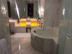 -上海滴水湖皇冠假日酒店