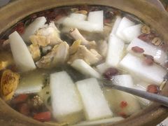 炭炉果鸡煲-威邵鸡煲(西华路总店)