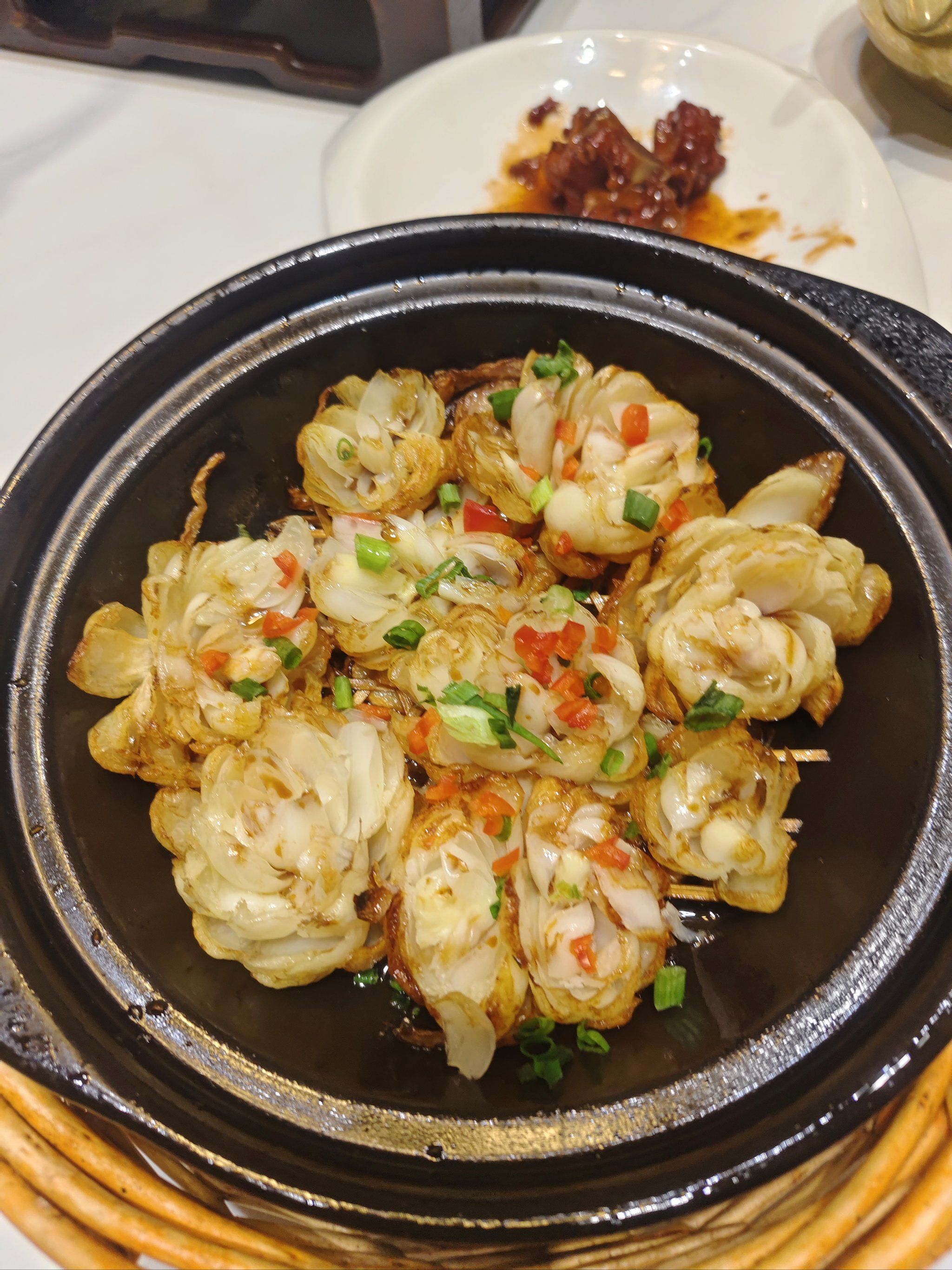 篮网三分轰炸力克马刺，迎来五连胜！