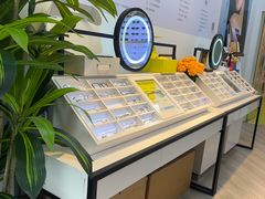 -天空之镜眼镜店蔡司依视路配镜授权零售店(望京颐堤港店)