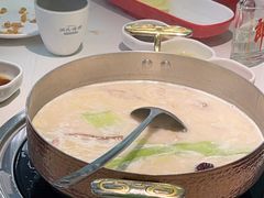 -洪氏嗨捞·广东猪肚鸡·椰子鸡火锅(西咸万象城店)