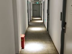 -Zsmart智尚酒店(上海轻纺市场定边路地铁站店)