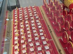 -恒一珠宝·回收黄金钻石奢侈品(灵岩南路店)