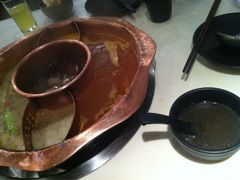 菌王鲜辣酸汤锅-滇釜火锅·能喝汤的火锅(车公庄店)