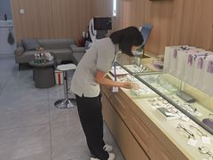 -视野联行眼镜·蔡司·尼康·豪雅·依视路(青浦宝龙店)