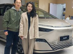 -小鹏汽车(上海静安大融城店)