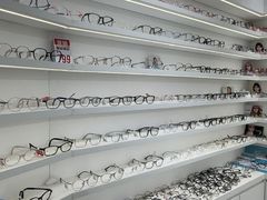 -美式眼镜·授权蔡司.依视路.尼康.豪雅.明月(南翔印象城店)