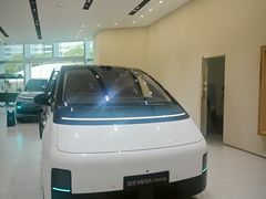 -理想汽车(世纪汇店)
