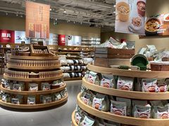 面包甜点陈列柜-七鲜超市(瑞虹天地太阳宫店)
