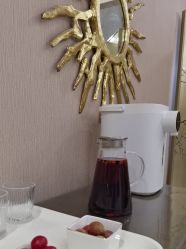 -斐研美医疗美容·眼周抗衰中心