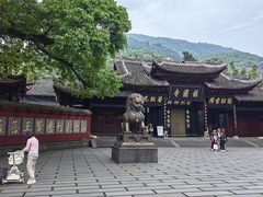 -峨眉山报国寺