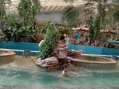 -龙脉温泉室内游泳馆