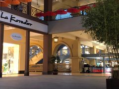 -王府井奥莱临潼小镇(临潼店)