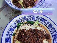 -渝之汇牛肉豌杂面