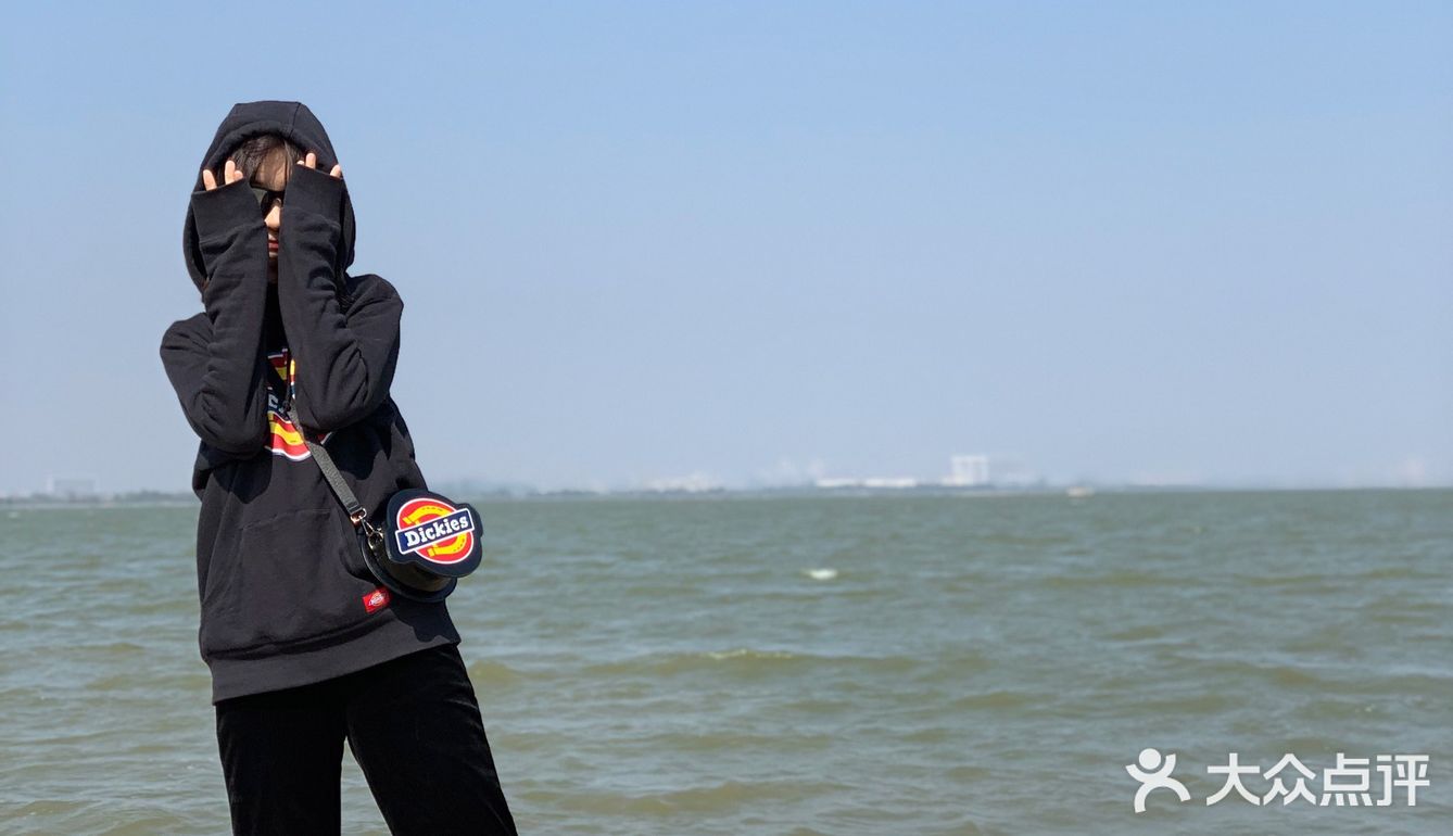 比较有意思风很大 头发简直吹的无发型可言一定记得涂防晒