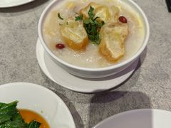 荔湾艇仔粥-金翠皇宫粤菜·点心·海鲜(翡翠店)