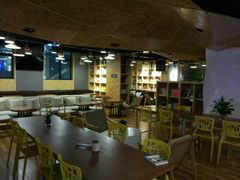 大堂-新华里咖啡书吧(新华书店小寨店)