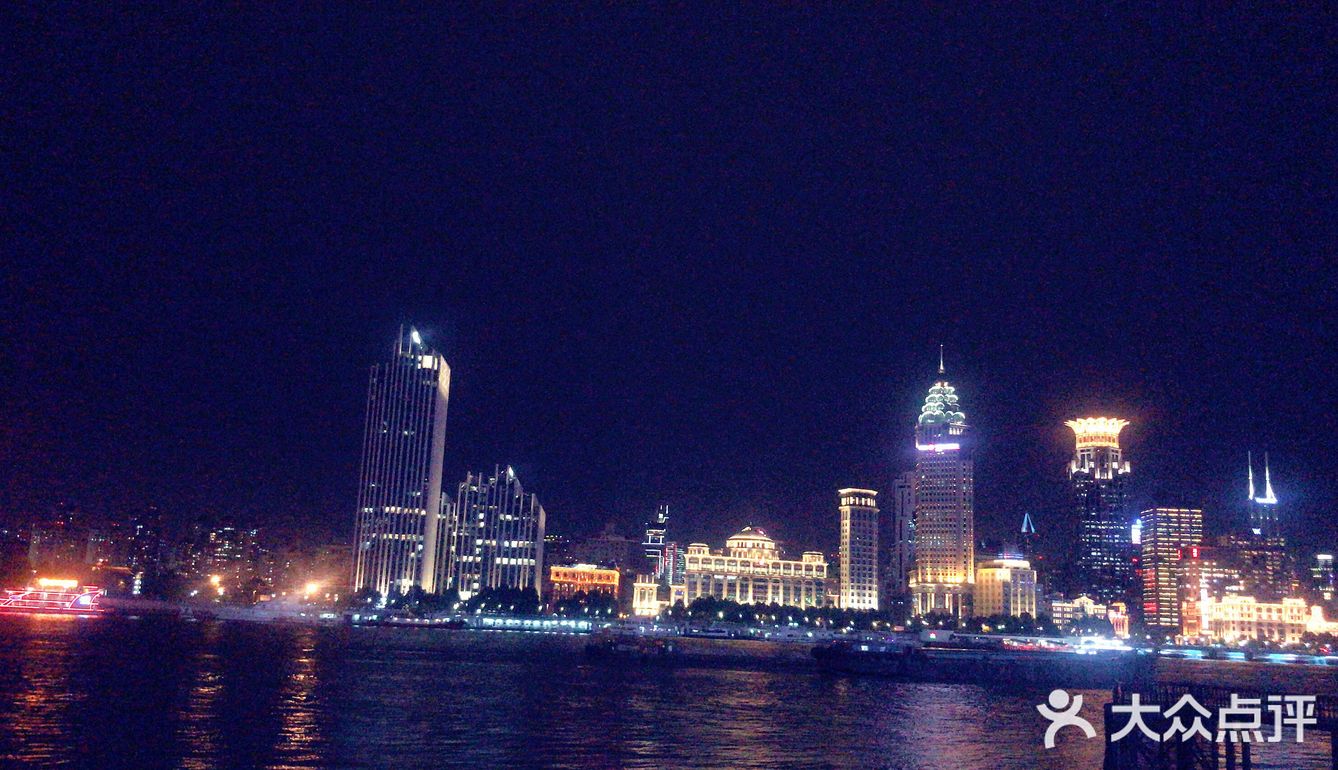 吹着江风，（有点冷），还是很舒服的