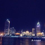 吹着江风，（有点冷），还是很舒服的