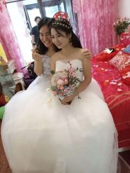 -艾米丽婚纱礼服