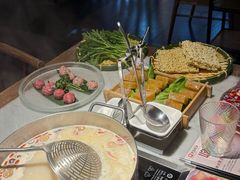 -尚尚仙·酸汤猪手·猪肚鸡火锅(华联万柳购物中心店)