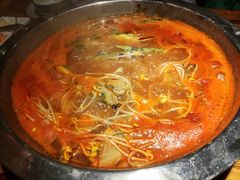 -野山舂·贵州现舂酸汤火锅(鸿通城店)