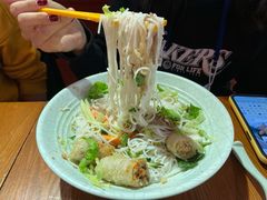 蒜香牛肉春卷捞檬-甘容西贡越南粉