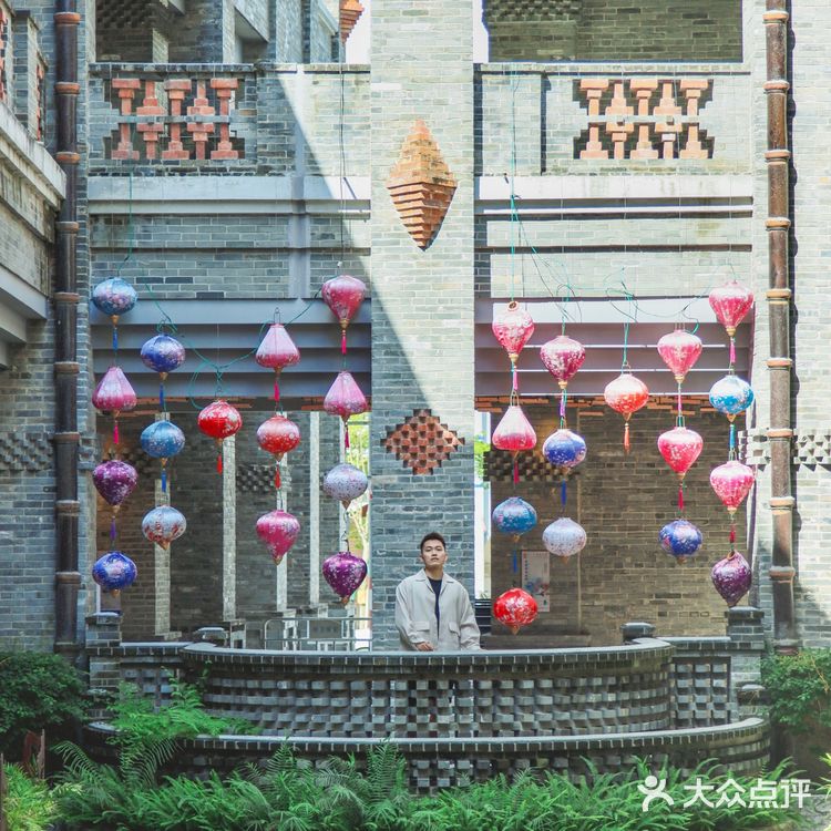 除了开平碉楼，这座百年侨乡背后的动人故事[爱心]