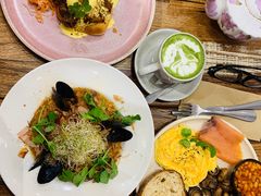 -FLOVIE FLORIST CAFE