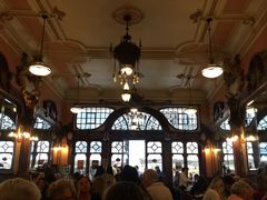 -Majestic Café