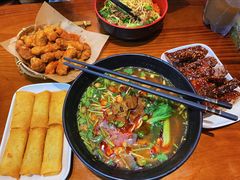 -爆炸头阿姨小四川正宗川味小吃(无任何分店)