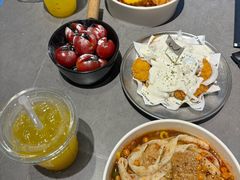 -W COLLECTIVE  DESSERT SHOP