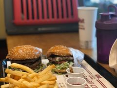 -The Habit Burger Grill 哈比特汉堡(爱琴海店)
