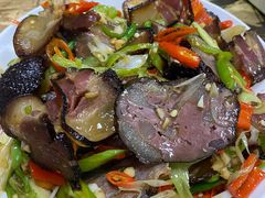 腊肉炒猪血丸子-文杰餐馆(南洪时尚风情街店)