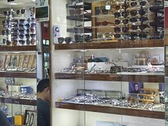 -三叶眼镜城批发市场(上海火车站店)