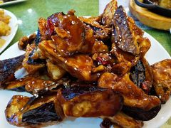 焦糖茄子牛肉粒-桃子餐厅·天津菜(红星路直营店)